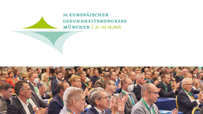 Das Logo des Kongresses und alt weiße Männer in einem Plenum Publikum 