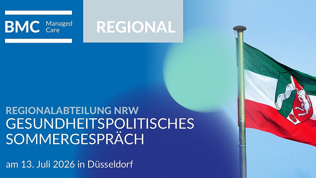 Ankündigung der BMC Regionalabteilung NRW: "Gesundheitspolitisches Sommergespräch" am 13. Juli 2026 in Düsseldorf. Auf blauem Hintergrund mit den Logos „BMC Managed Care“ und „REGIONAL“ ist rechts eine wehende Landesflagge von Nordrhein-Westfalen vor blauem Himmel zu sehen