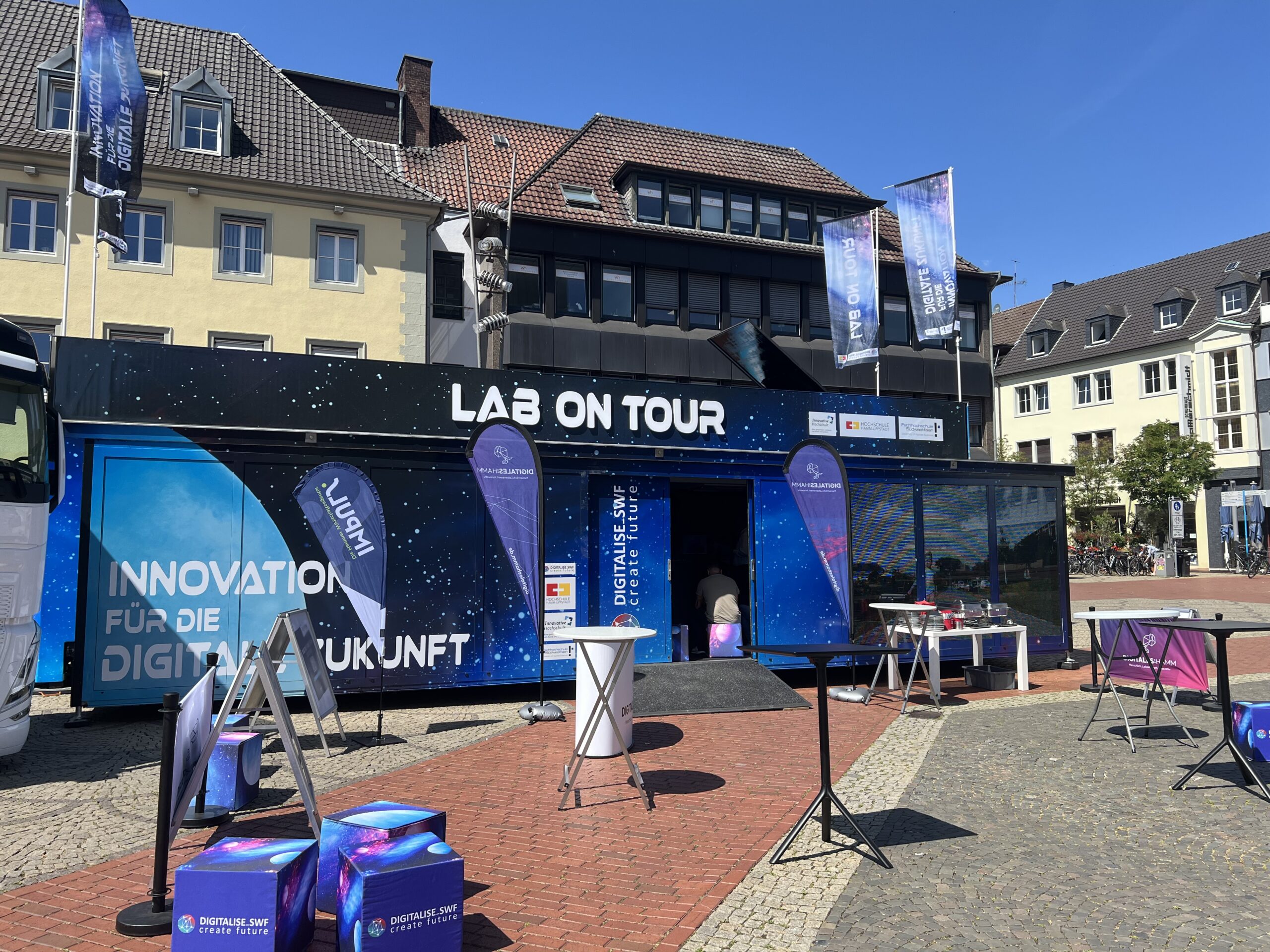 lab_on_tour_truck