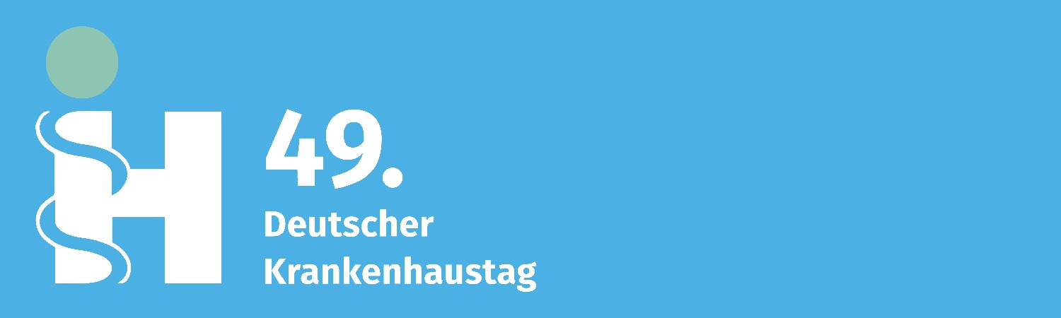 49. Deutscher Krankenhaustag Banner in Hellblau für den „49. Deutscher Krankenhaustag“. Links steht ein weißer Buchstabe „H“, der von einer Äskulapnatter umschlungen ist und von einem hellgrünen Punkt gekrönt wird.
